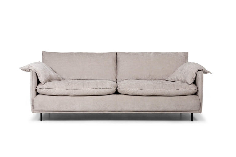 In picture: Alto 3 LC. Fabric: Diego 6002. Leg: 127, matteblack.