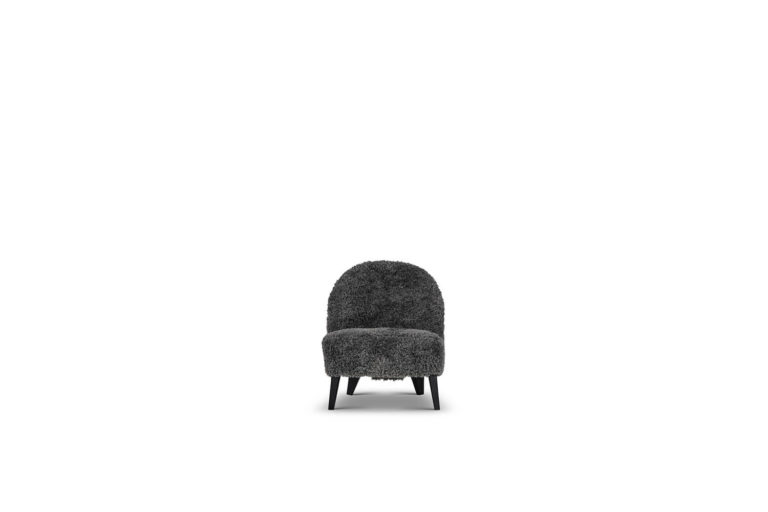 In picture: Rimini chair. Fabric: Snugs 768.