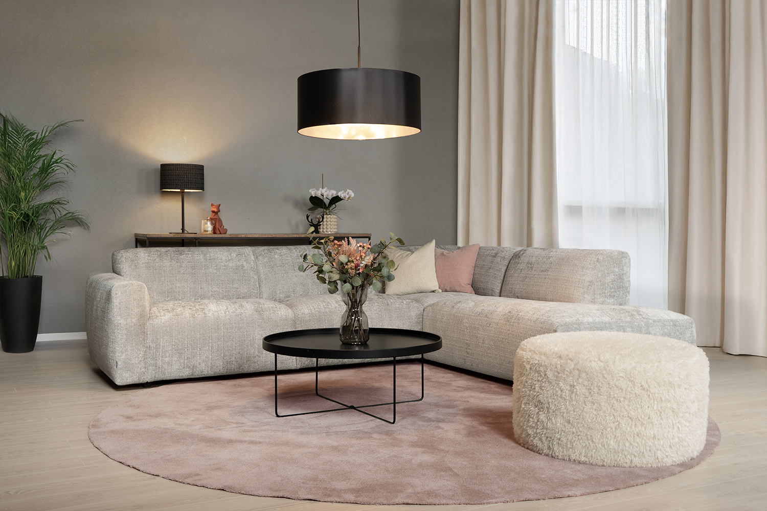 In picture: Olos Open End Right. Fabric: Urban 3481.